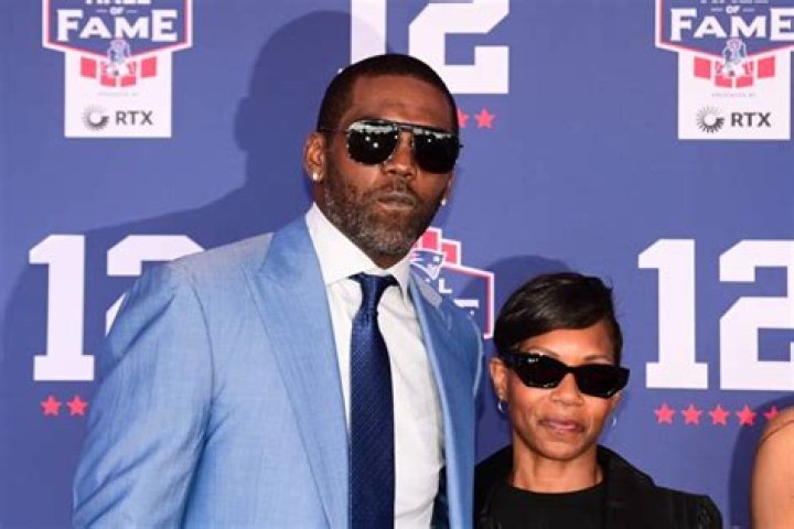 Who is Randy Moss' wife Lydia Moss? ·