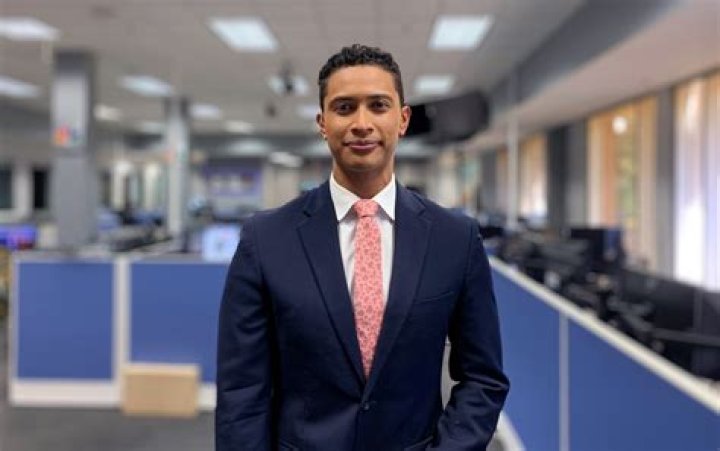 Xavier Walton KHOU Biography, Wiki, Age, Parents, Engaged, Wife, Salary